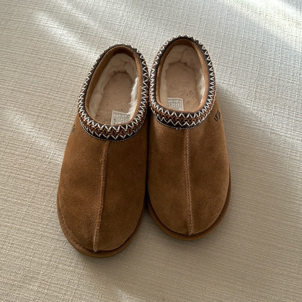 COPY - Barely worn Ugg Tazz Slippers Size 8!!